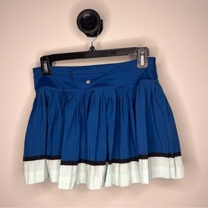 Lululemon Women’s blue tennis skirt Size 2